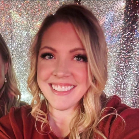 Meet your Posher, Mckenzie - Picture 7 of 7